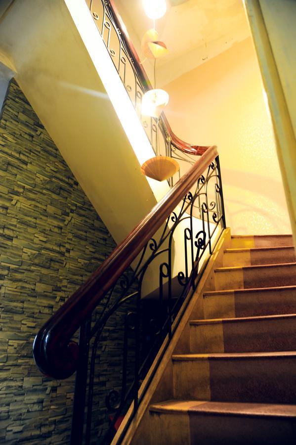 Queen Homestay Hue Exteriör bild